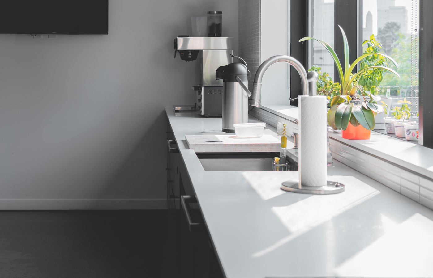 A styled kitchen with stainless built-in appliances — local Amana appliance repair